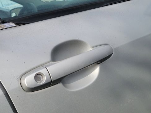 Used 2004 Toyota Corolla CE image 8