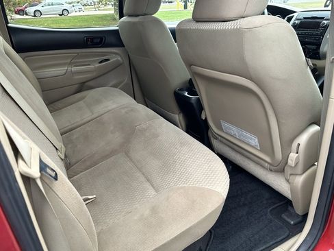 Used 2012 Toyota Tacoma PreRunner image 18