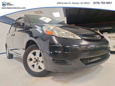 Used 2009 Toyota Sienna CE FWD image 2