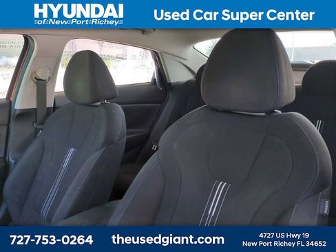 Used 2022 Hyundai Elantra SEL FWD image 7
