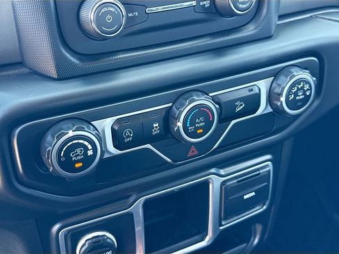 Used 2018 Jeep Wrangler Unlimited Sport AWD/4WD image 15