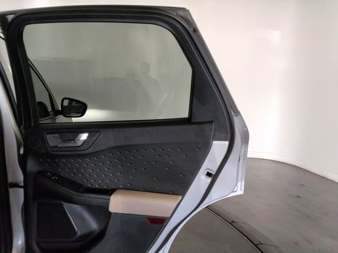 Used 2020 Ford Escape Titanium image 39