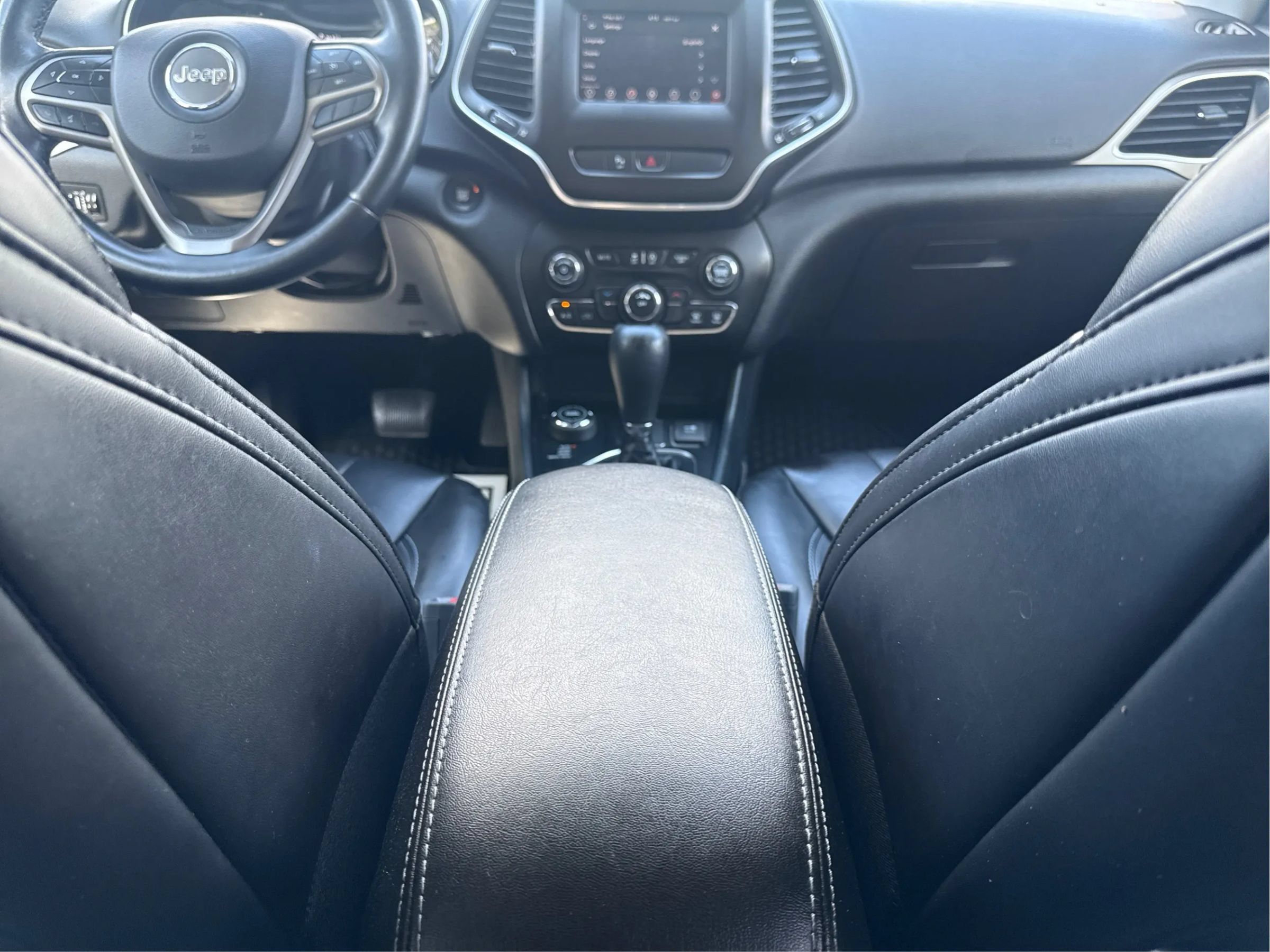 Used 2019 Jeep Cherokee Latitude Plus w/ Cold Weather Group AWD/4WD image 13