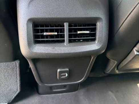 Used 2024 GMC Terrain SLT AWD/4WD image 15