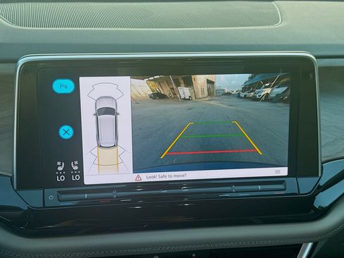 Certified 2024 Volkswagen Atlas SE image 13