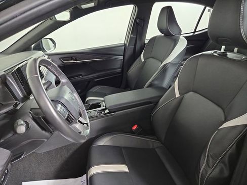 Used 2025 Toyota Camry SE image 12