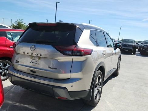 Certified 2025 Nissan Rogue SL AWD/4WD image 3