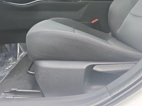 Used 2024 Toyota Prius LE FWD image 28