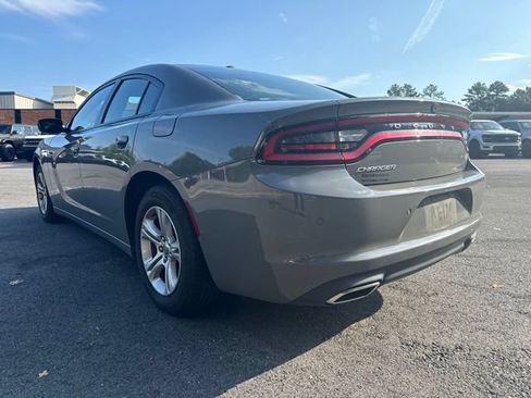 Used 2019 Dodge Charger SXT RWD image 3