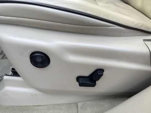 Used 2014 Jeep Grand Cherokee Overland w/ Advanced Technology Group image 17