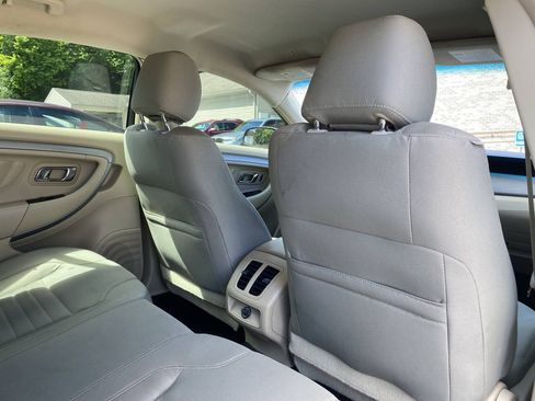 Used 2016 Ford Taurus SE FWD image 23