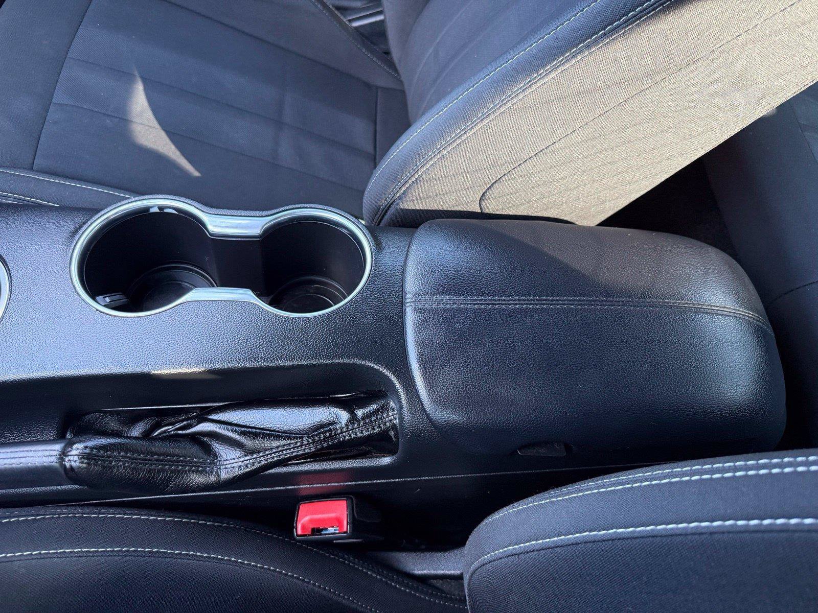Used 2018 Ford Mustang Coupe RWD image 33