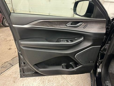 Used 2024 Jeep Grand Cherokee Limited 4xe image 19