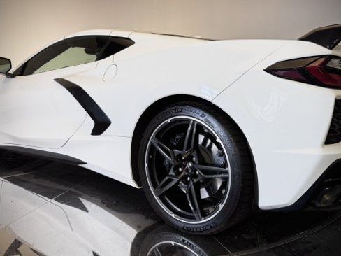 Used 2024 Chevrolet Corvette Stingray Premium Cpe w/ Z51 Performance Package RWD image 25