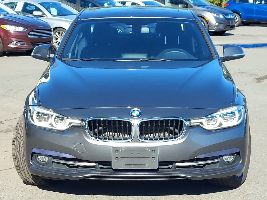 Used 2018 BMW 330i xDrive Sedan AWD/4WD image 2