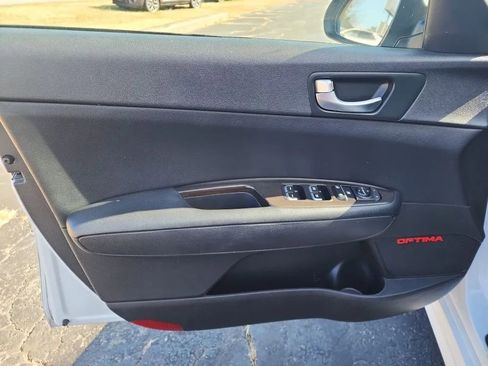 Used 2019 Kia Optima EX image 9