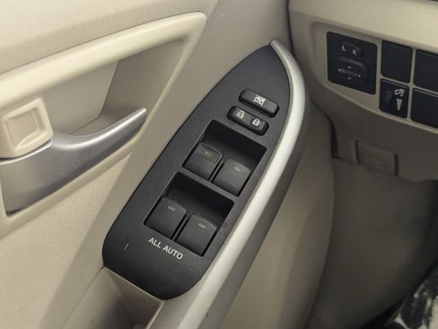 Used 2014 Toyota Prius Two image 18