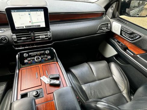 Used 2020 Lincoln Navigator L Reserve w/ Luxury Package AWD/4WD image 15