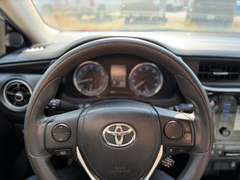 Used 2018 Toyota Corolla LE image 24