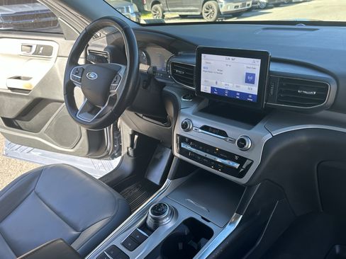 Used 2021 Ford Explorer XLT w/ Equipment Group 202A image 17