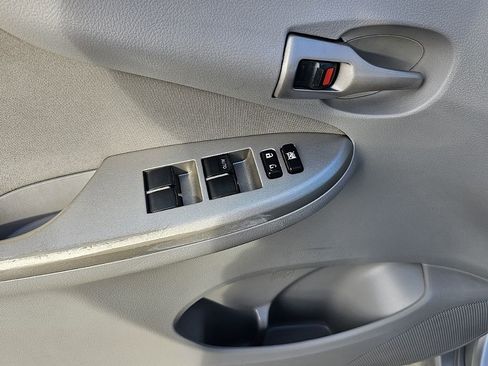 Used 2011 Toyota Corolla LE FWD image 27