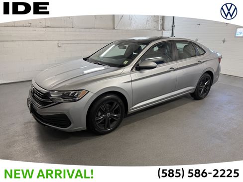 Certified 2023 Volkswagen Jetta SE w/ Panoramic Sunroof Package FWD image 1