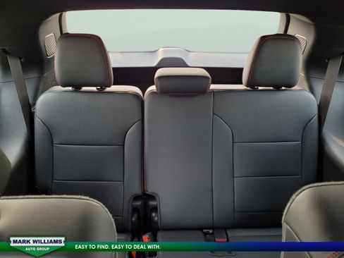 Used 2024 Chevrolet Traverse RS image 16