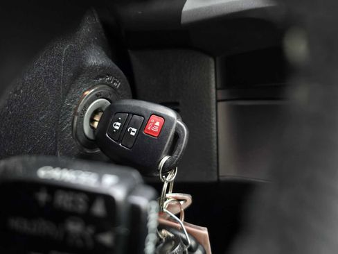 Used 2023 Toyota Tacoma TRD Off-Road image 31