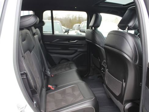 Used 2023 Jeep Grand Cherokee Altitude AWD/4WD image 30