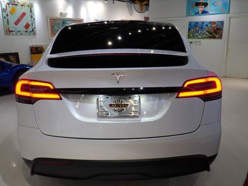Used 2022 Tesla Model X Plaid image 12