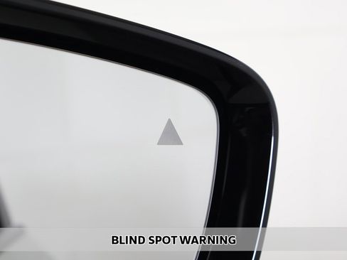 Used 2025 BMW 330i xDrive Sedan w/ M Sport Package image 5