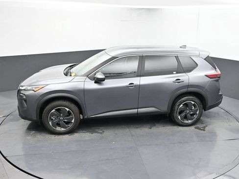 Used 2024 Nissan Rogue SV FWD image 28
