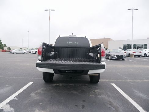 Used 2021 Toyota Tacoma TRD Sport image 4