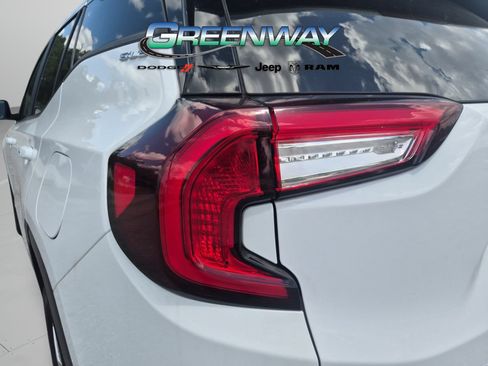 Used 2024 GMC Terrain SLE FWD image 29