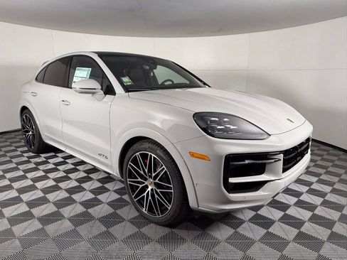 New 2026 Porsche Cayenne GTS image 9