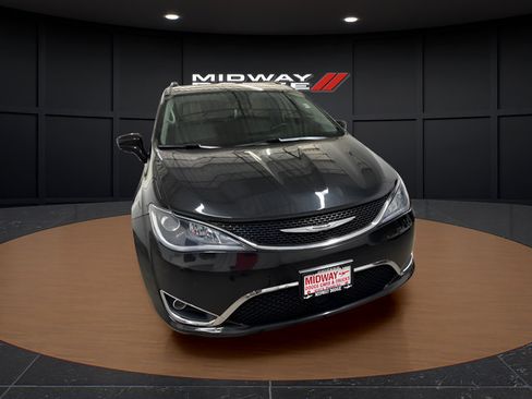 Used 2018 Chrysler Pacifica Touring-L Plus w/ Advanced Safetytec Group FWD image 5