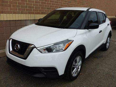 Used 2020 Nissan Kicks S FWD image 7