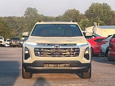 New 2026 Chevrolet Equinox LT image 2