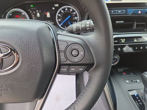 Used 2023 Toyota Venza XLE image 19