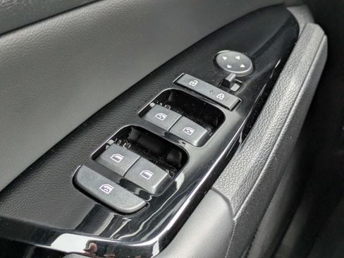 Used 2025 Kia Sportage EX FWD image 31
