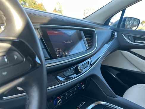 Used 2023 Buick Enclave Essence image 17