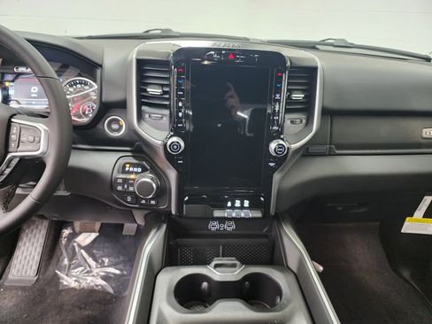 New 2026 RAM 1500 4x4 Crew Cab image 12