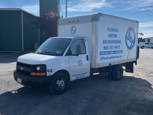 Used 2010 Chevrolet Express 3500 RWD image 3