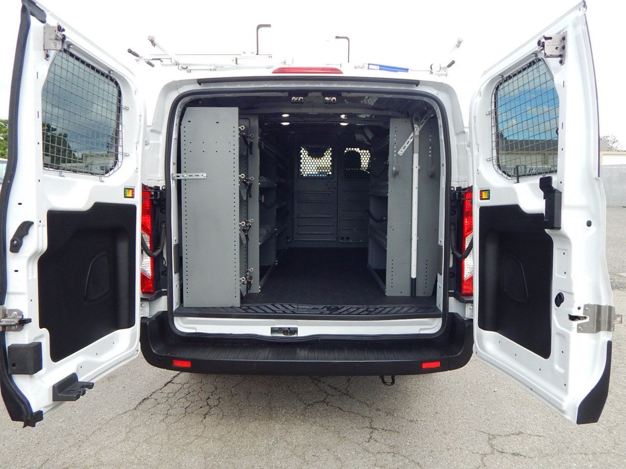Used 2022 Ford Transit 250 Low Roof RWD image 3