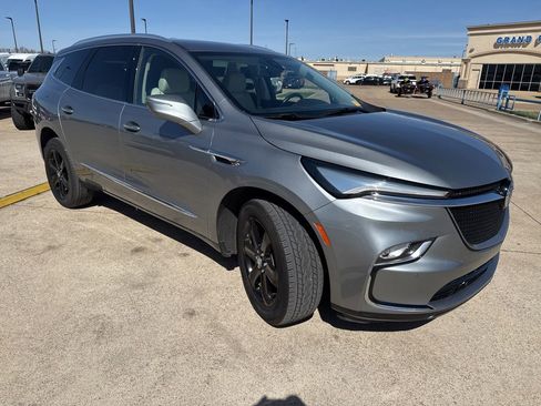 Used 2023 Buick Enclave Essence w/ Sport Touring Edition image 18