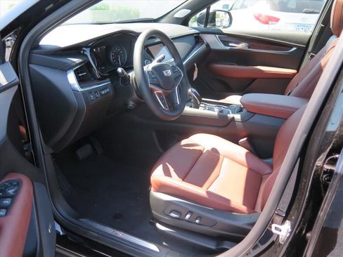 New 2026 Cadillac XT5 Premium Luxury w/ LPO, ONYX Package FWD image 9