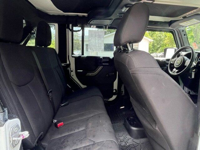 Used 2017 Jeep Wrangler Unlimited Sport w/ Mopar Black Appearance Group AWD/4WD image 17