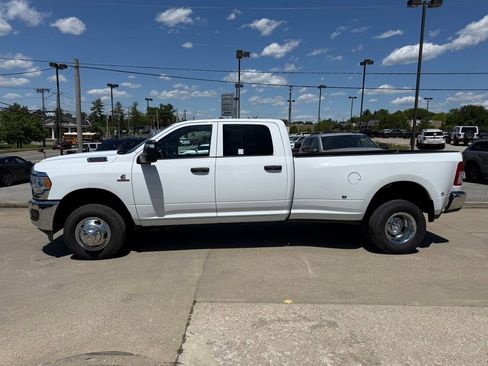 Used 2023 RAM 3500 Tradesman w/ Chrome Appearance Group AWD/4WD image 8
