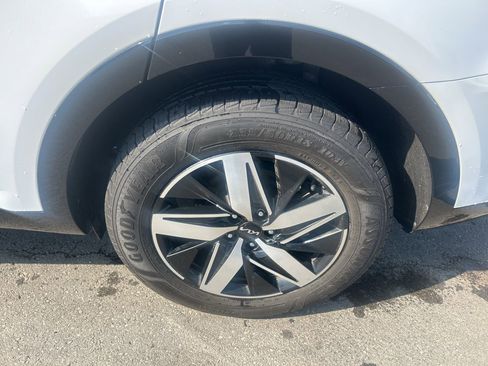 Used 2023 Kia Sorento S w/ Panoramic Sunroof Package FWD image 10