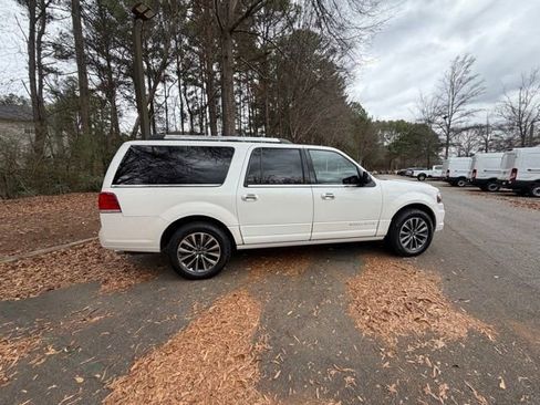 Used 2015 Lincoln Navigator L 4WD image 18